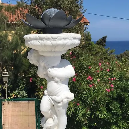 Elisabeth Saint-raphael * Saint-Raphael (Var)