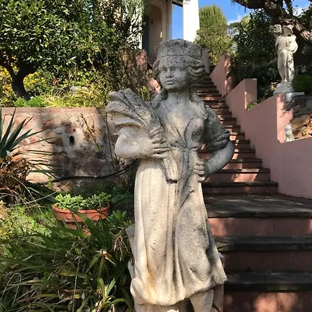 Elisabeth Saint-raphael * Saint-Raphael (Var)